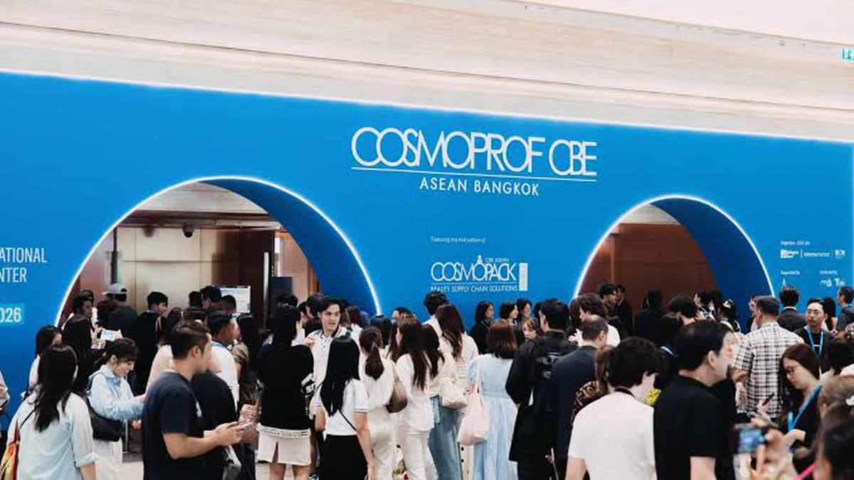 Visitors at the Cosmoprof CBE ASEAN entrance arches in Bangkok