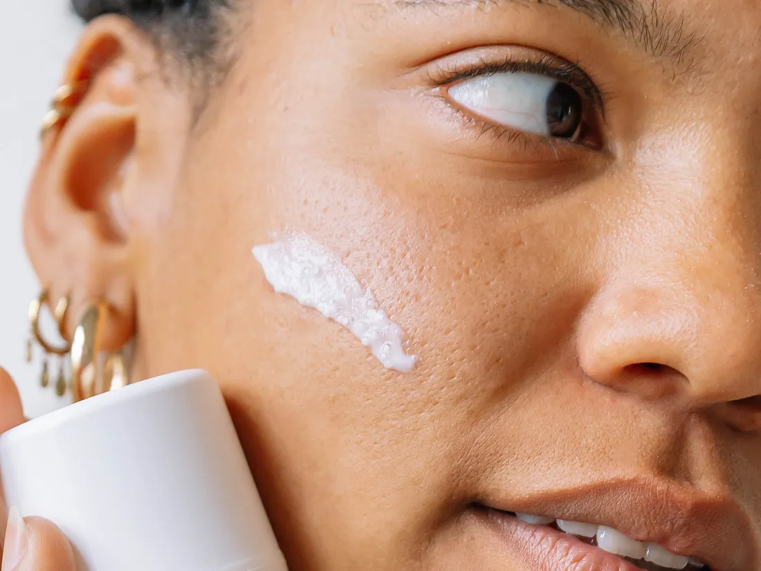 YUN ACN Probiotic Repair Cream applied to the skin